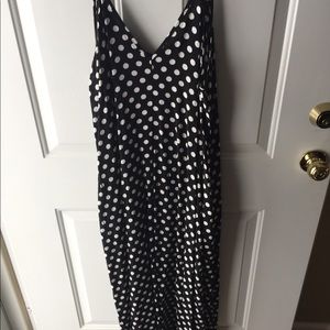 Polka dot v-neck maxi dress.